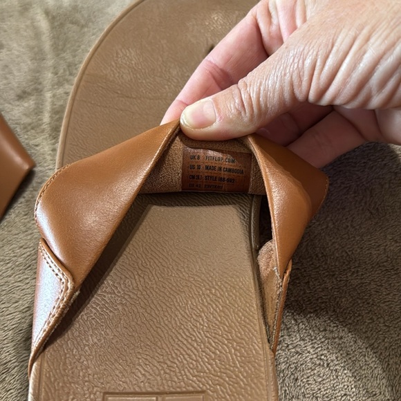 FitFlop Woman’s Lulu Tan Leather Flip Flop Sandals - Picture 8 of 11